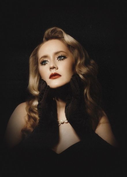 Элли на маковом поле